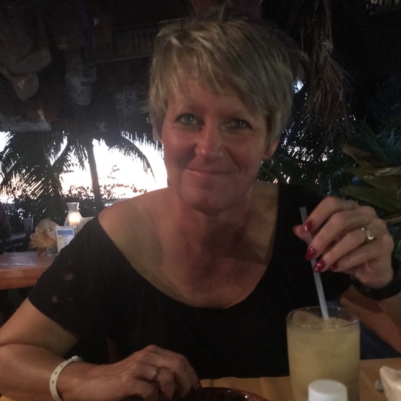 Meet your Posher, Tina - Picture 1 of 1